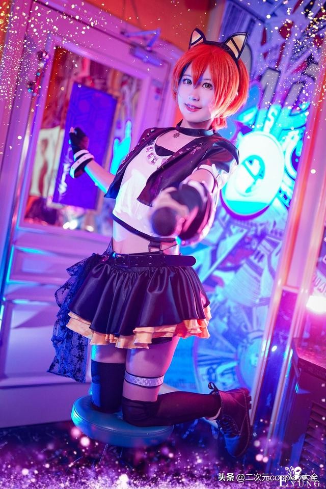 摇滚觉醒星空凛cos，甜系酷女孩，舞台上闪闪发光-1.jpg