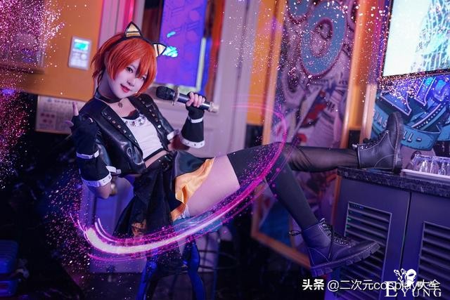 摇滚觉醒星空凛cos，甜系酷女孩，舞台上闪闪发光-3.jpg