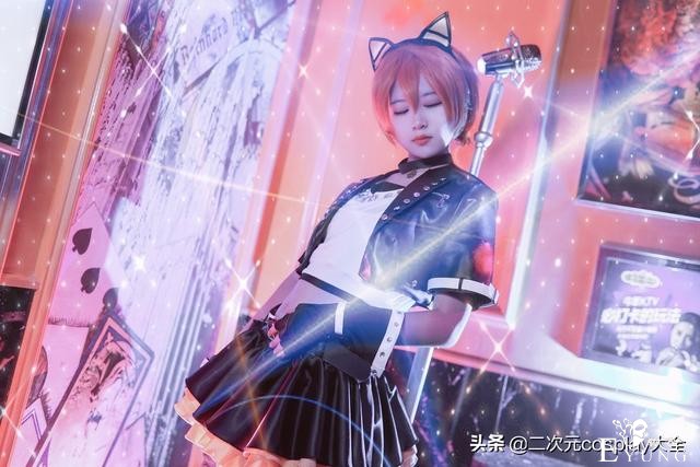 摇滚觉醒星空凛cos，甜系酷女孩，舞台上闪闪发光-4.jpg