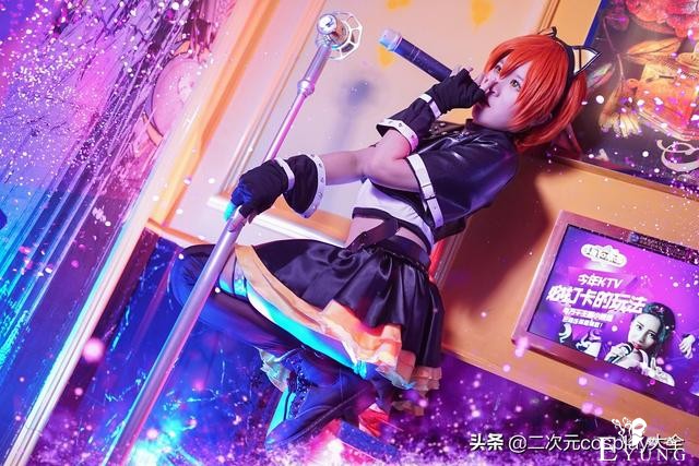 摇滚觉醒星空凛cos，甜系酷女孩，舞台上闪闪发光-6.jpg