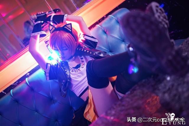 摇滚觉醒星空凛cos，甜系酷女孩，舞台上闪闪发光-9.jpg