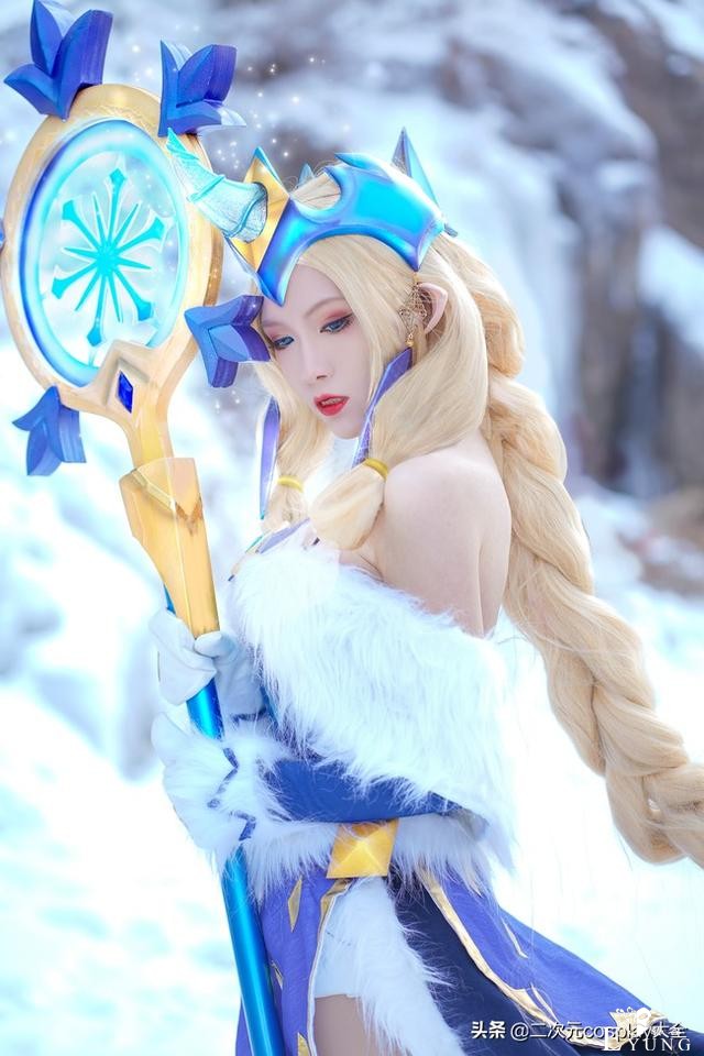 气质美貌杀我，《英雄联盟》冬境仙灵索拉卡cos，冰雪中的女神-1.jpg