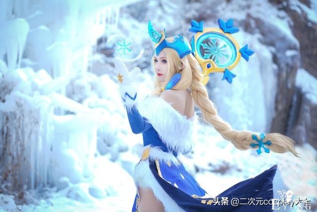 气质美貌杀我，《英雄联盟》冬境仙灵索拉卡cos，冰雪中的女神-5.jpg