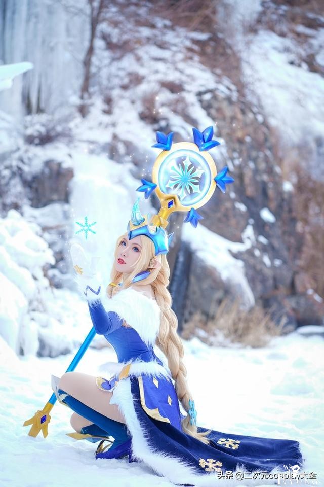 气质美貌杀我，《英雄联盟》冬境仙灵索拉卡cos，冰雪中的女神-9.jpg