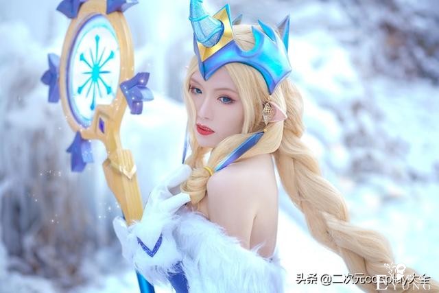 气质美貌杀我，《英雄联盟》冬境仙灵索拉卡cos，冰雪中的女神-11.jpg