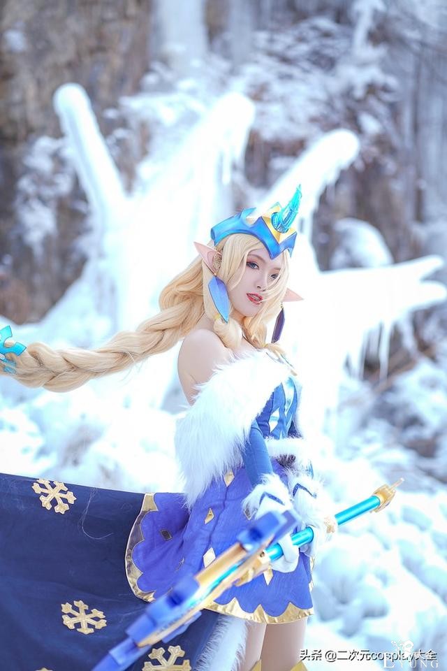 气质美貌杀我，《英雄联盟》冬境仙灵索拉卡cos，冰雪中的女神-12.jpg