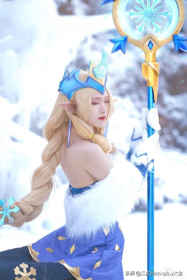 气质美貌杀我，《英雄联盟》冬境仙灵索拉卡cos，冰雪中的女神-14.jpg