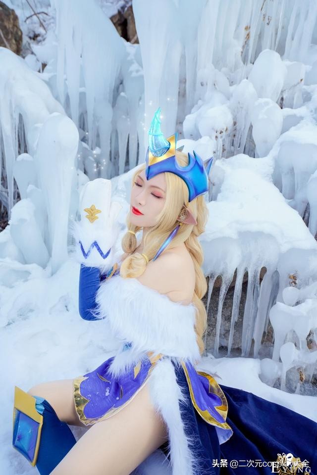 气质美貌杀我，《英雄联盟》冬境仙灵索拉卡cos，冰雪中的女神-17.jpg