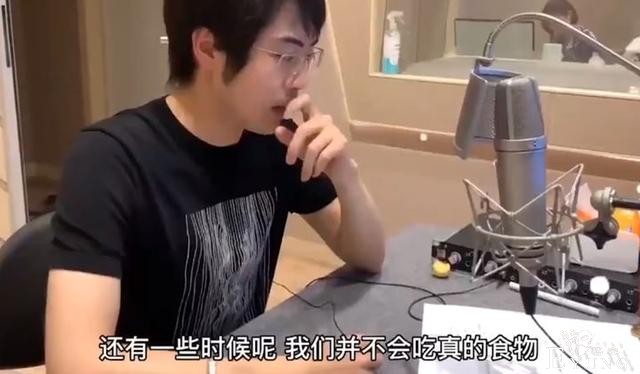 杨天翔吃海棠，《声临其境》披毯子！配音时，你使用过哪些道具？-4.jpg