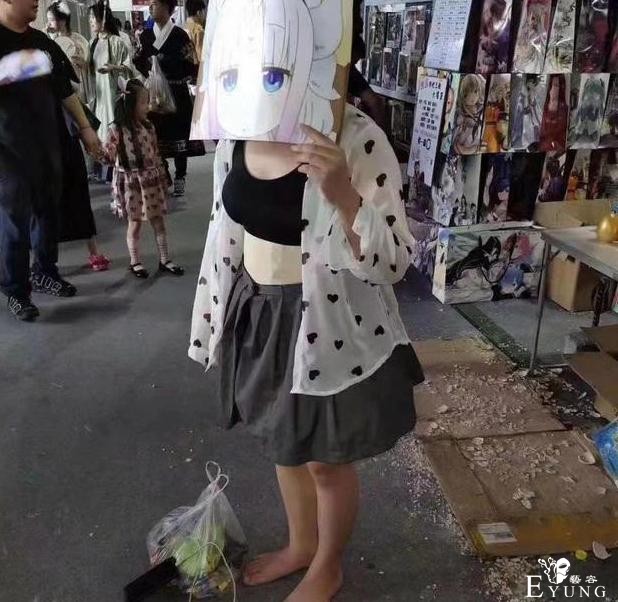 网友分享的几个神COS，隐形人我觉得还好，游戏王那个可太秀了-2.jpg