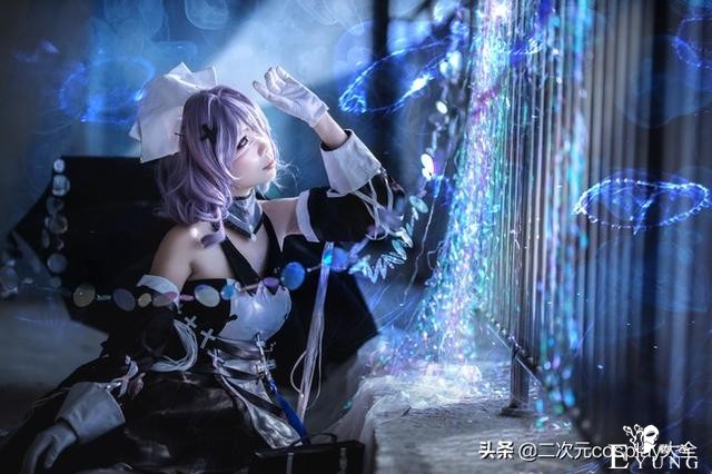 《明日方舟》絮雨cos，气质魅力可人，场景氛围太过惊艳-2.jpg