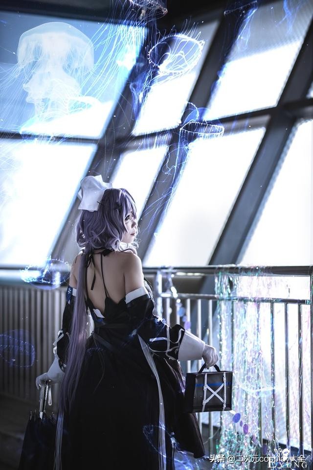 《明日方舟》絮雨cos，气质魅力可人，场景氛围太过惊艳-1.jpg