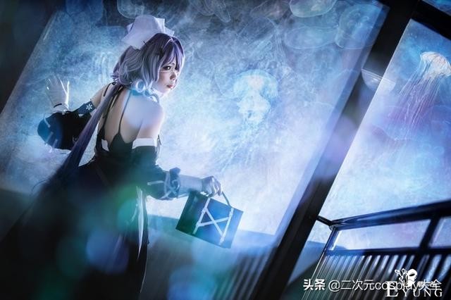 《明日方舟》絮雨cos，气质魅力可人，场景氛围太过惊艳-9.jpg