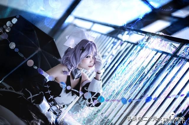 《明日方舟》絮雨cos，气质魅力可人，场景氛围太过惊艳-10.jpg
