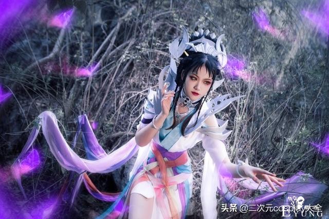《王者荣耀》​白晶晶芈月cos，神态魅力亮眼，迷人又妖魅-1.jpg