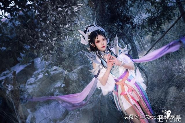 《王者荣耀》​白晶晶芈月cos，神态魅力亮眼，迷人又妖魅-3.jpg