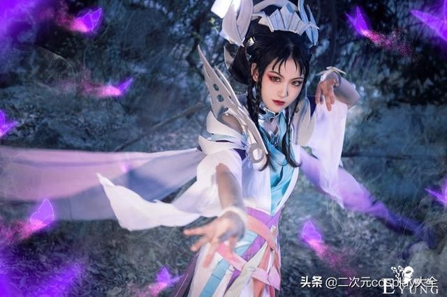《王者荣耀》​白晶晶芈月cos，神态魅力亮眼，迷人又妖魅-2.jpg