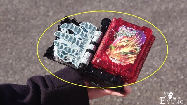 假面骑士Saber元素龙变身赏析，字典魔法书，两条龙撕咬变身-1.jpg