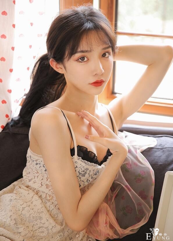 “女装大佬”变成真正的女性？网红艾比变性成功，摆脱男性身份-1.jpg