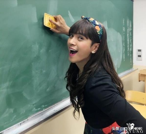 男生寝室里“女装大佬”倍增，室友尴尬又激动，这日子越来越难过-2.jpg