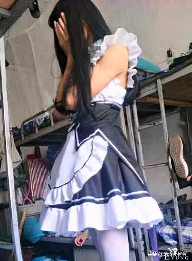 男生寝室里“女装大佬”倍增，室友尴尬又激动，这日子越来越难过-3.jpg