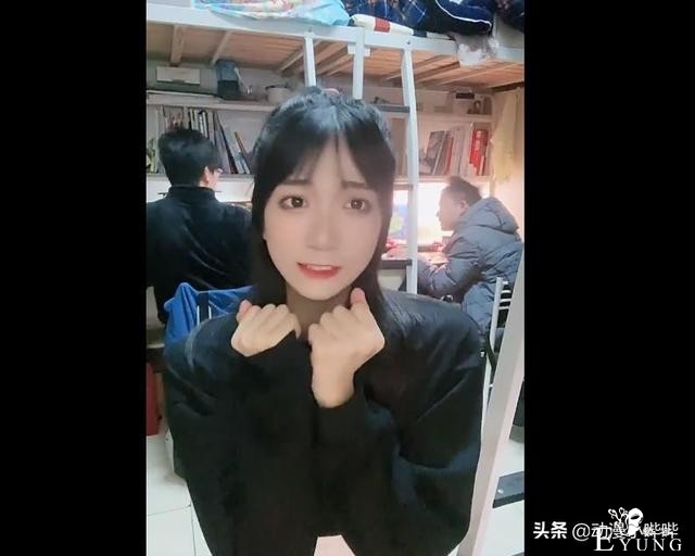 男生寝室里“女装大佬”倍增，室友尴尬又激动，这日子越来越难过-7.jpg