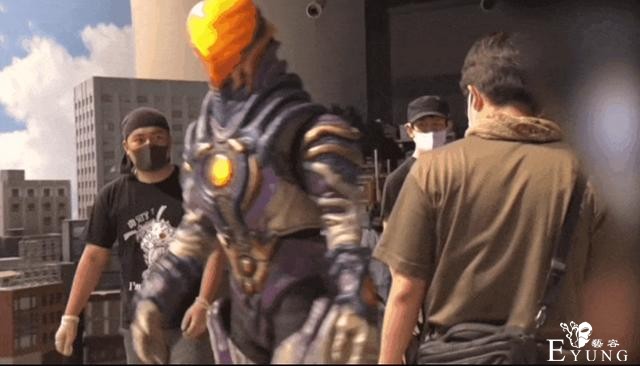 格利扎的“鬼步舞”竟是导演教的，幕后花絮揭晓，田口导演真会跳-5.jpg
