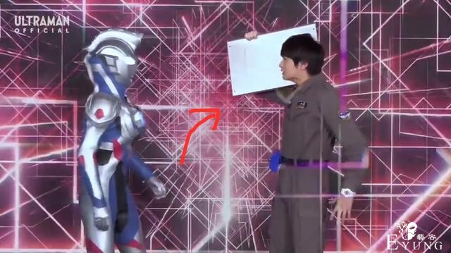 泽塔奥特曼上演“钢板铁拳”，一拳下去差点骨折，遥辉竟然偷着笑-1.jpg