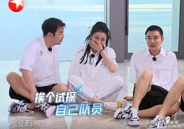 人还没红就开始耍大牌，赵小棠录综艺再遇翻车，9个人就她怕热？-7.jpg