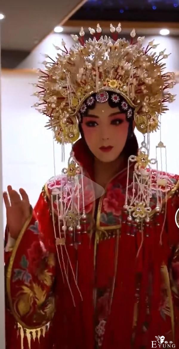 42岁李玉刚又扮女装明媚动人！反串女角不容易，曾被周立波怒嘲-1.jpg