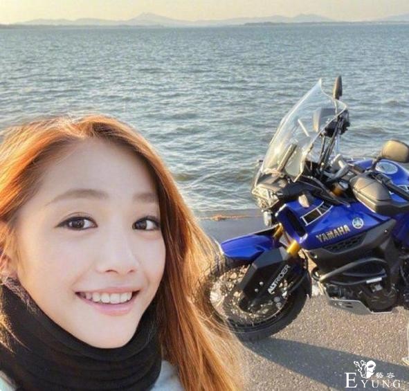 日本女装大佬太强悍，50岁大叔变摩托美女，不良少年cos初音-2.jpg
