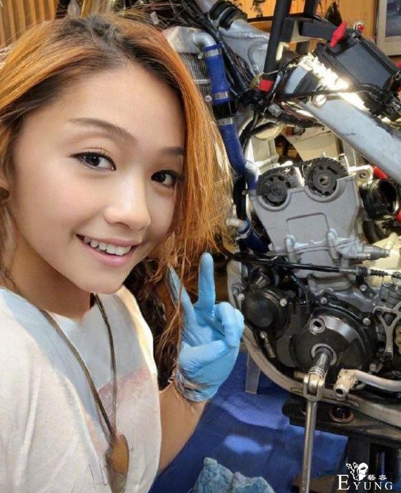 日本女装大佬太强悍，50岁大叔变摩托美女，不良少年cos初音-3.jpg