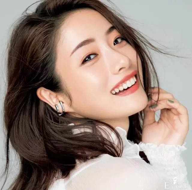 当红男星“性转版”女装照：张哲瀚像刘心悠，肖战撞脸石原里美-11.jpg