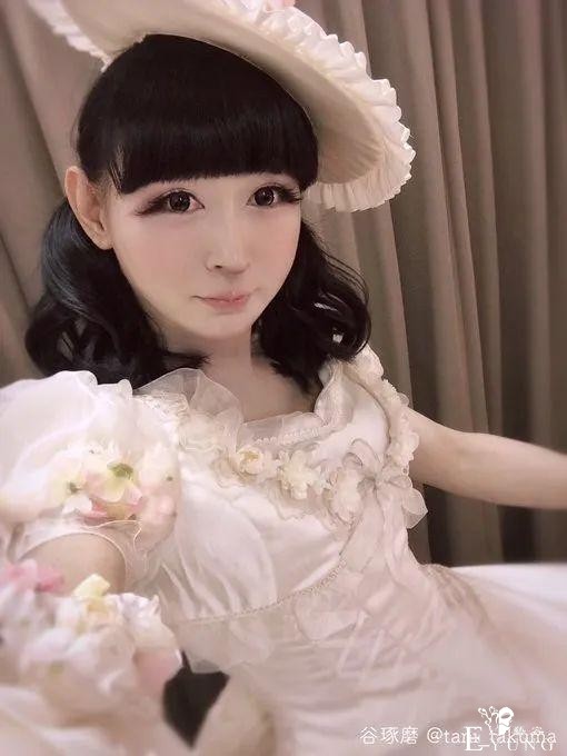 日本第一伪娘！小萝莉竟是摇滚大叔？！因扮女装走上人生巅峰，还生了两个女儿…-4.jpg