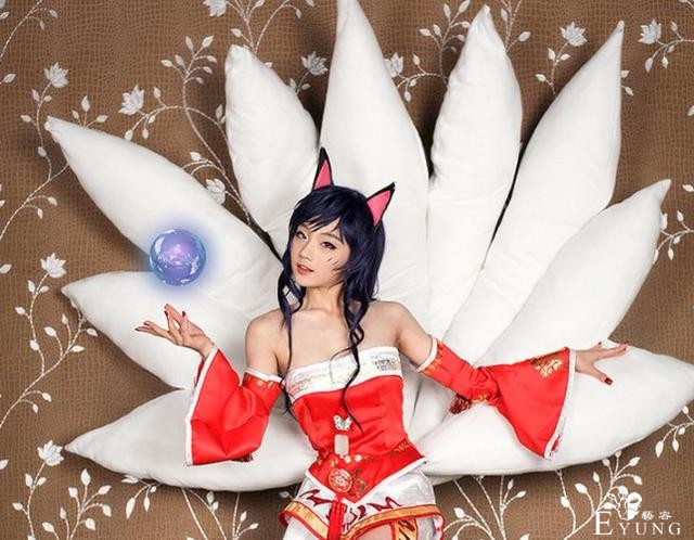 妹子绑着狐狸尾巴上地铁，旁边的大叔表情无奈-4.jpg