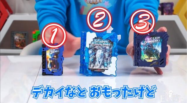 假面骑士剑锋“冰狮书”玩法解读，拔剑后高速旋转，堪称定制玩具-2.jpg