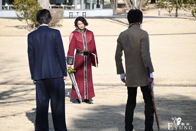 假面骑士圣刃33章，坏女人大战冰狮，真理圣主上演1v2，天灾上线-1.jpg