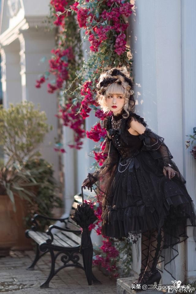 Lolita：黑白花嫁与花，美艳端庄，柔美华丽令人赏心悦目-2.jpg