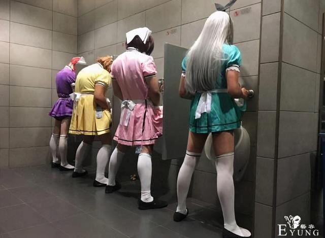 漫展的男厕为何变成了一个传说？推开门全是女装大佬是真的么？-2.jpg