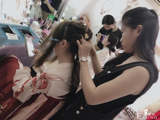不到100元能拍套汉服照，武汉冒出10多家汉服体验馆-1.jpg