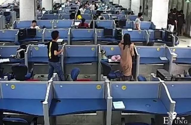 男子扮女装“潜入”高校图书馆，还做不雅动作！事发广西南宁-4.jpg