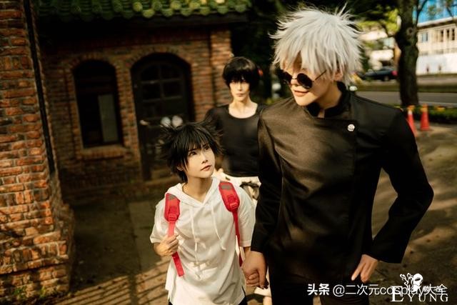 咒术回战cos：五条悟带伏黑惠上学，然后和伏黑甚尔打起来啦-5.jpg