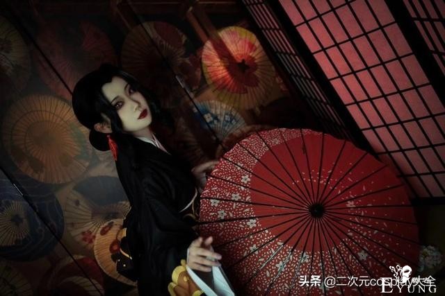 《鬼灭之刃》鬼舞辻无惨cos，美丽中带着魅艳，恍若一幅油画-4.jpg