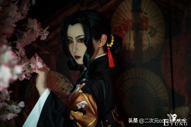 《鬼灭之刃》鬼舞辻无惨cos，美丽中带着魅艳，恍若一幅油画-6.jpg