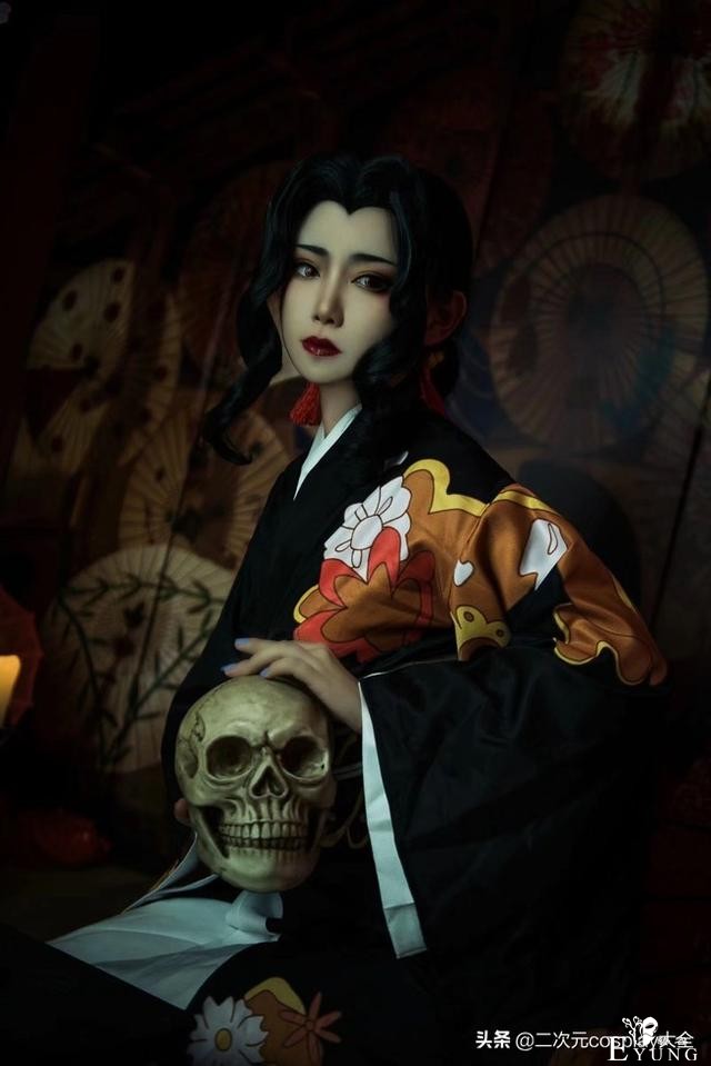 《鬼灭之刃》鬼舞辻无惨cos，美丽中带着魅艳，恍若一幅油画-7.jpg