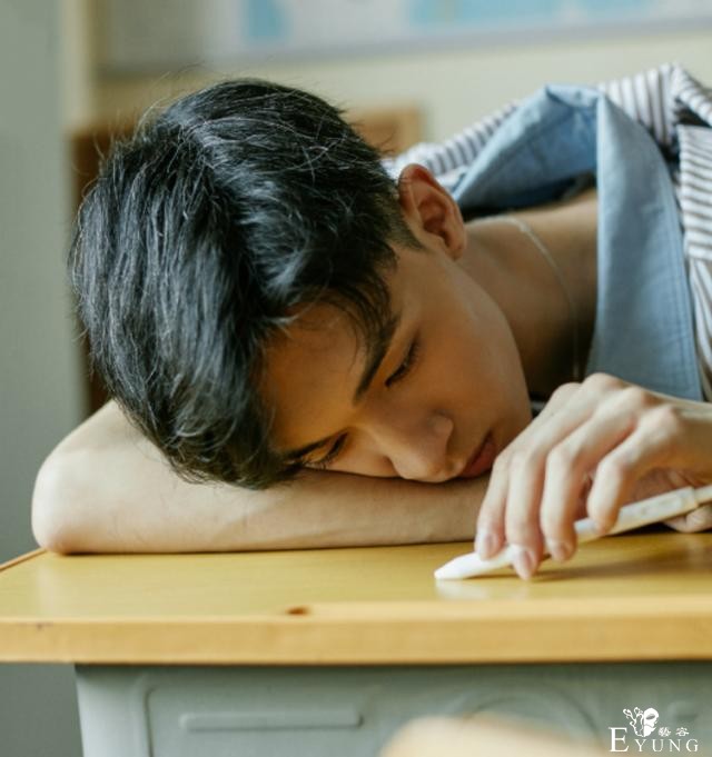 浙江卫视又出新综！秦霄贤尹正欢乐互动，这是想喂胖秦霄贤吗？-3.jpg