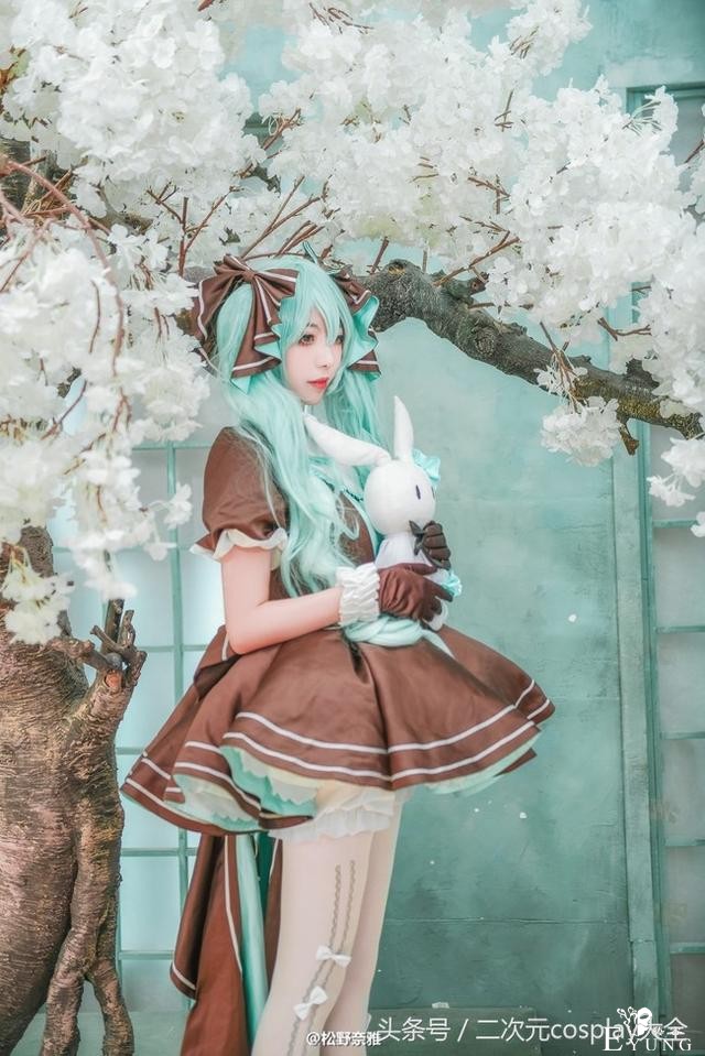 白丝萝莉腿玩年miku，唯美清甜，我想当她怀里的兔子-3.jpg