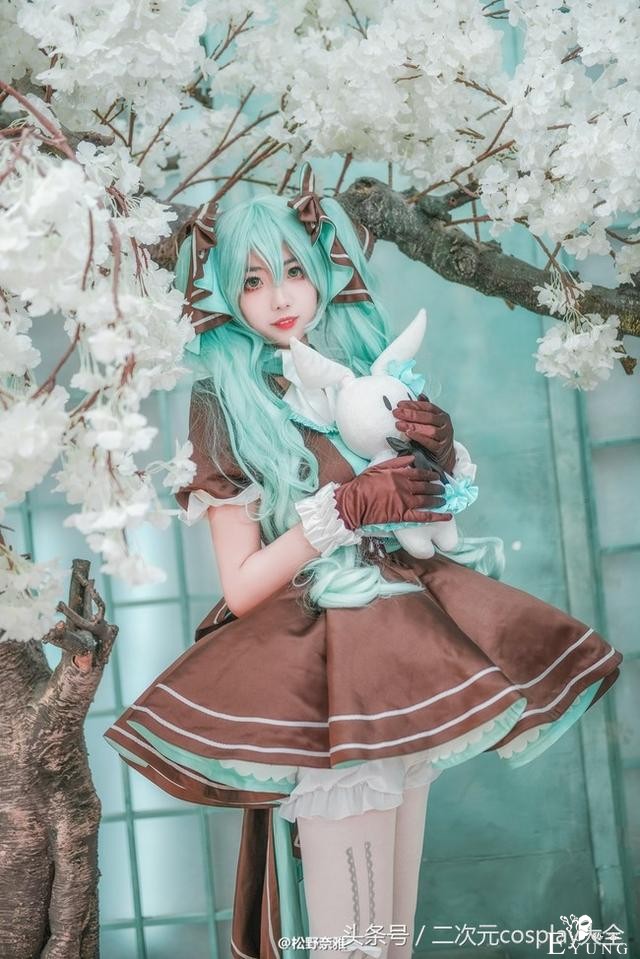 白丝萝莉腿玩年miku，唯美清甜，我想当她怀里的兔子-4.jpg
