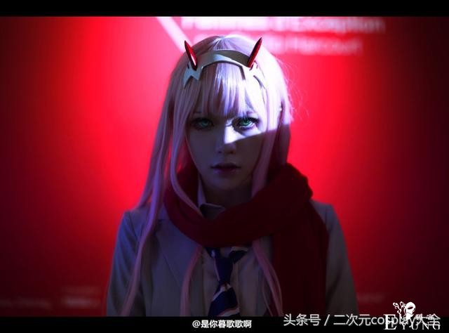 光影效果美到令人喜欢的02，颜值与氛围都很有感觉的cos-2.jpg
