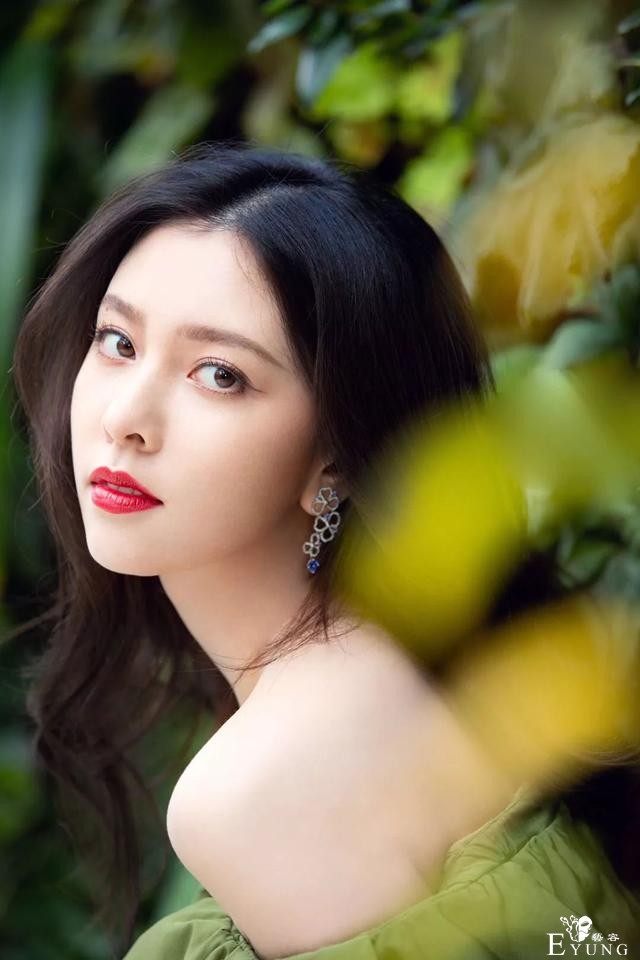 小八卦，和闺蜜抢py的女星，少女妈暗算同行-1.jpg